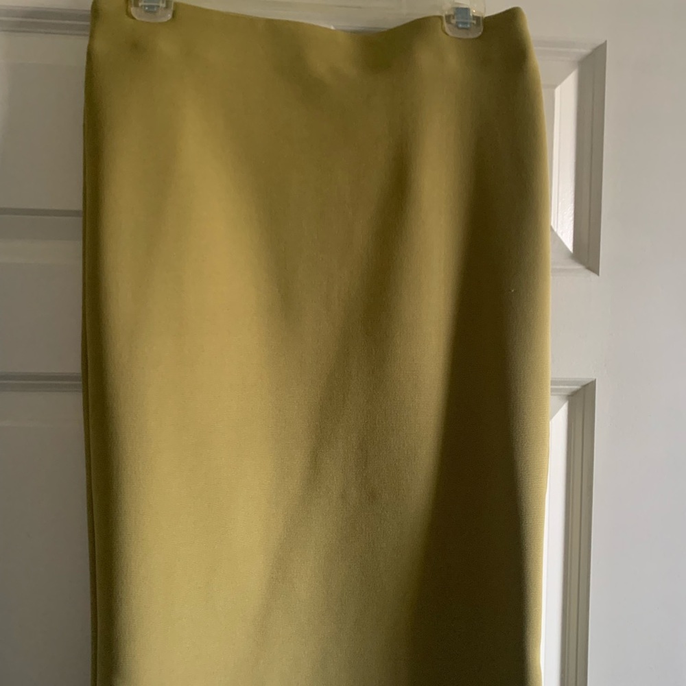 Philosophy skirt size 6 96% Polyester 4% Spandex